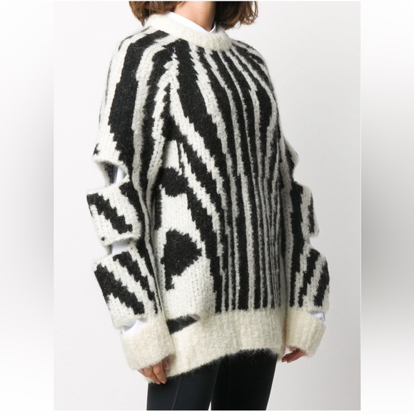 SZ XS Burberry cut-out oversized jumper NWT - Picture 2 of 16